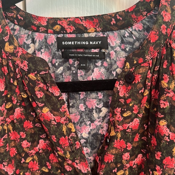 Something Navy floral blouse - Picture 4 of 8